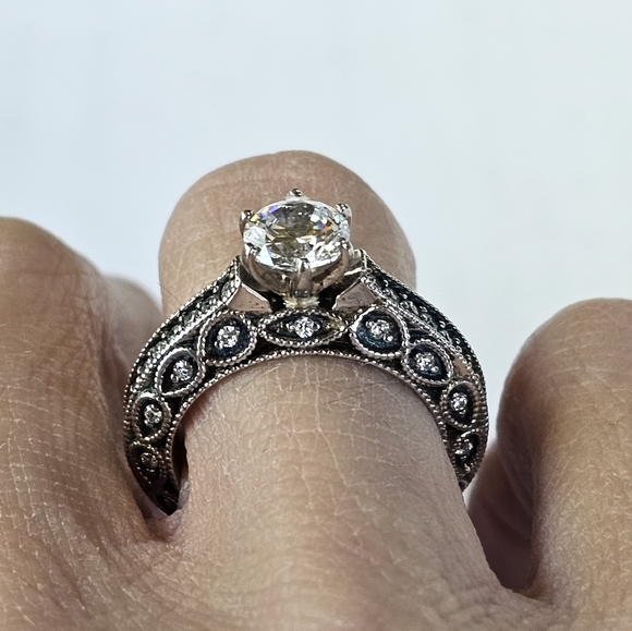 Stunning Designer Zircon Ring Sz 6 ! - Picture 8 of 14